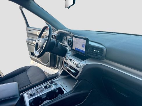 Used 2023 Ford Explorer XLT AWD/4WD image 30