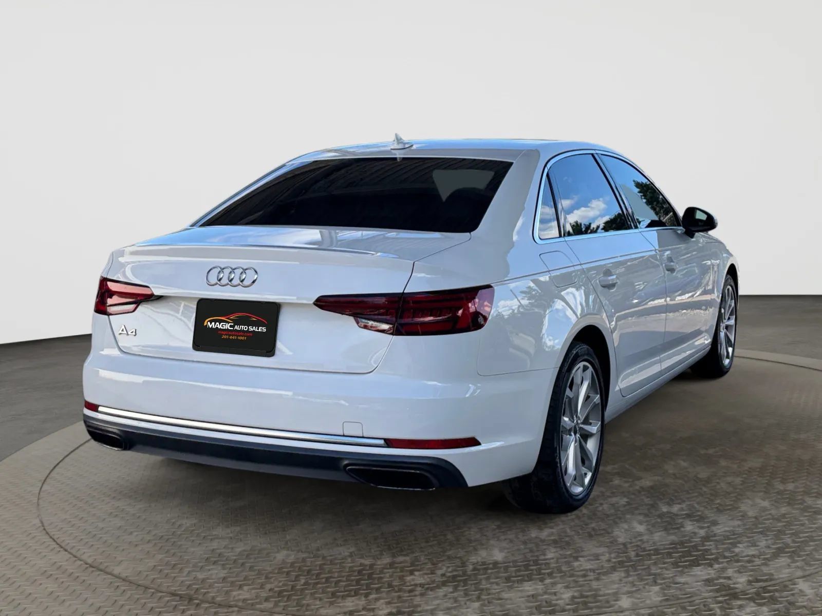 Used 2019 Audi A4 2.0T Premium w/ Convenience Package FWD image 10