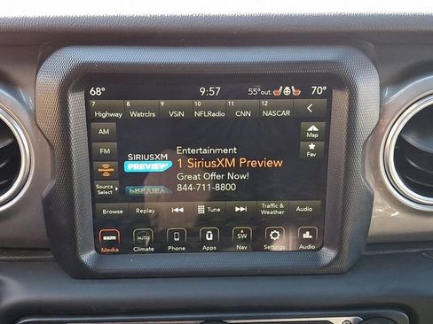 Used 2018 Jeep Wrangler Unlimited Sahara image 17