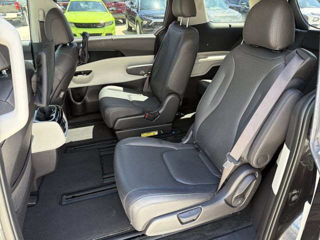Used 2024 Kia Carnival SX Prestige FWD image 25