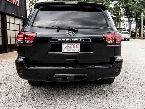 Used 2018 Toyota Sequoia SR5 RWD image 23