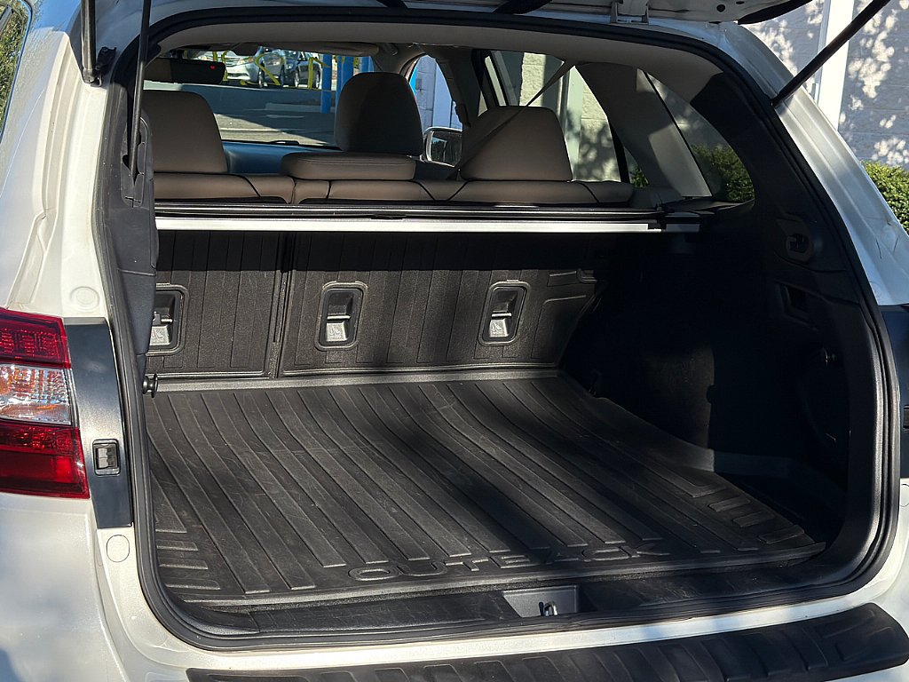 Used 2018 Subaru Outback 3.6R Limited AWD/4WD image 32