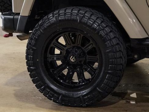 Used 2017 Jeep Wrangler Rubicon AWD/4WD image 32