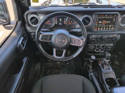 Used 2020 Jeep Gladiator Overland AWD/4WD image 14