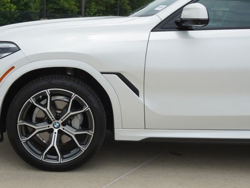 Used 2022 BMW X6 xDrive40i w/ M Sport Package AWD/4WD image 9