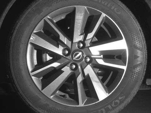 Used 2025 Nissan Versa SV image 12