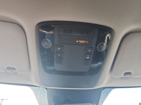 Used 2024 Kia Carnival LX FWD image 21
