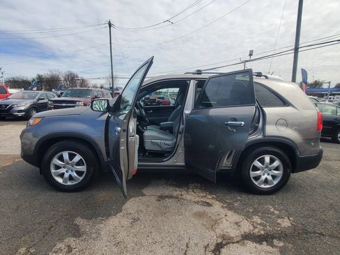 Used 2012 Kia Sorento LX w/ V6 Convenience Pkg image 9