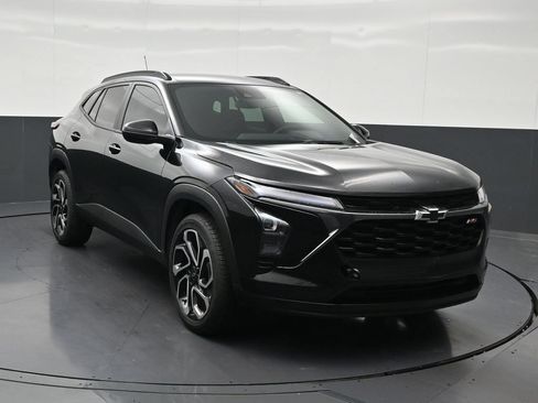 Used 2025 Chevrolet Trax RS w/ Driver Confidence Package FWD image 8