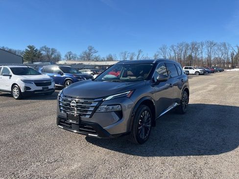 Certified 2024 Nissan Rogue Platinum w/ Platinum Premium Package image 7