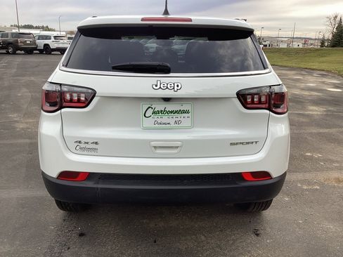 Used 2022 Jeep Compass Sport image 4