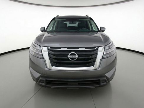 Used 2025 Nissan Pathfinder SV FWD image 2