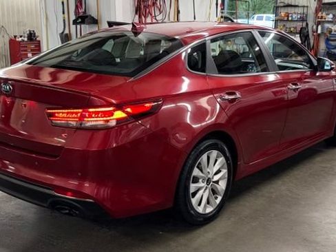 Used 2018 Kia Optima S FWD image 8