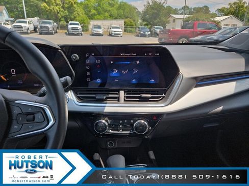 Used 2025 Chevrolet Trax LT w/ Driver Confidence Package FWD image 15