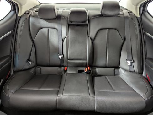 Used 2023 Genesis G70 2.0T image 17