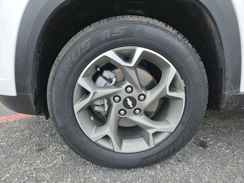 Used 2025 Chevrolet Trax LT w/ LT Convenience Package FWD image 29