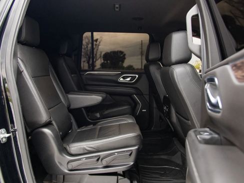 Used 2021 Chevrolet Suburban LT RWD image 28