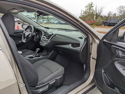 Used 2024 Chevrolet Malibu LT image 37