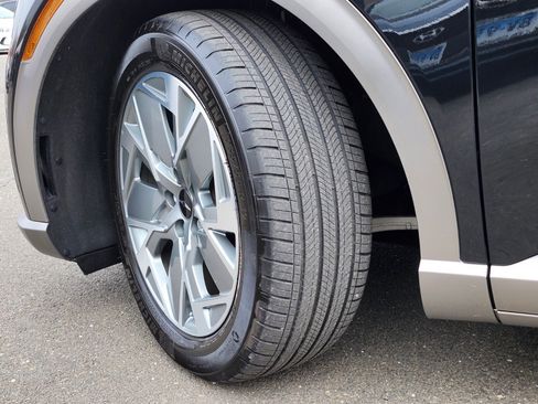 Used 2025 Genesis GV60 Advanced image 35