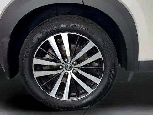 Used 2024 Nissan Pathfinder Platinum image 36