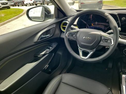 Used 2024 Chevrolet Trax ACTIV w/ Sunroof Package FWD image 13