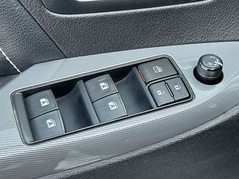 Used 2016 Toyota Sienna SE image 13