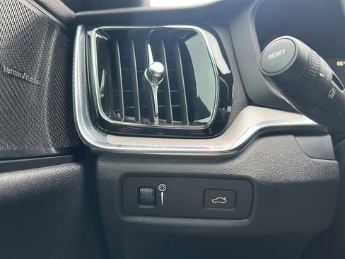 Used 2019 Volvo S60 T6 R-Design image 35