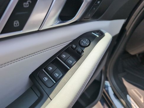 Used 2025 BMW X5 xDrive40i w/ M Sport Package AWD/4WD image 15