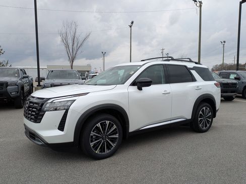 New 2026 Nissan Pathfinder Platinum image 8