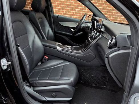 Used 2019 Mercedes-Benz GLC 300 4MATIC w/ AMG Line image 11