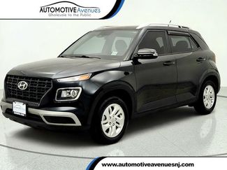 Used 2023 Hyundai Venue FWD video 1