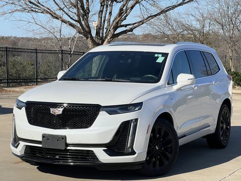 Used 2021 Cadillac XT6 Premium Luxury w/ LPO, ONYX Package image 2