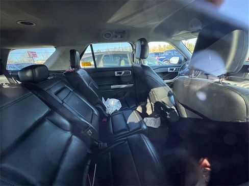 Used 2021 Ford Explorer XLT w/ Equipment Group 202A image 4