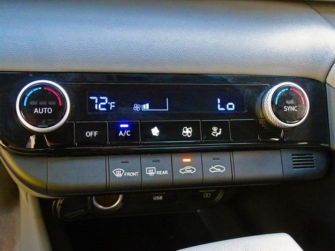 Used 2023 Hyundai Elantra SEL w/ Cargo Package FWD image 19