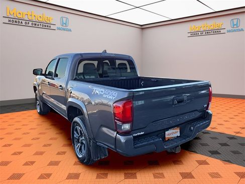 Used 2019 Toyota Tacoma TRD Sport image 3