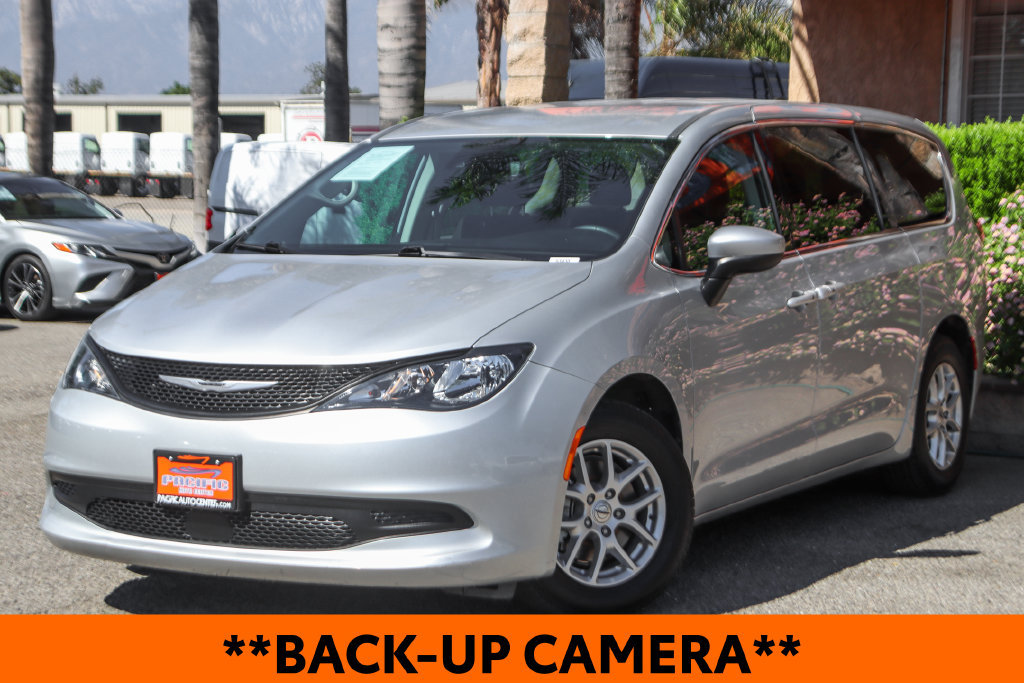 Used 2023 Chrysler Voyager LX FWD image 4