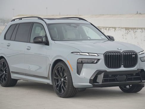 Used 2026 BMW X7 M60i w/ Climate Comfort Package AWD/4WD image 3