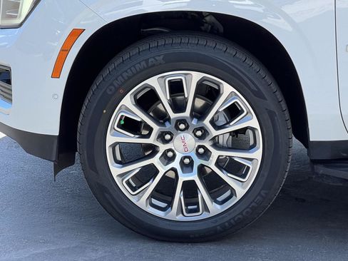 Used 2025 GMC Yukon Denali AWD/4WD image 13