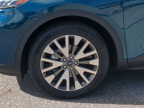 Used 2020 Ford Escape Titanium image 10