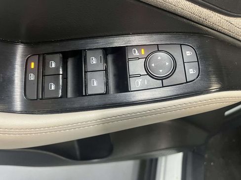 Used 2023 Nissan Rogue SV image 16