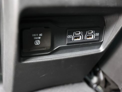 Used 2025 Jeep Grand Cherokee Altitude AWD/4WD image 23