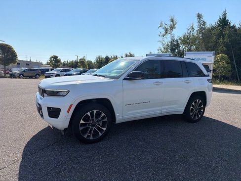 Used 2023 Jeep Grand Cherokee Overland w/ Adv Protech Group III AWD/4WD image 11
