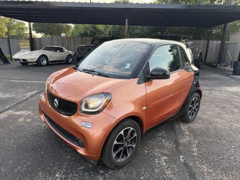 Used 2016 smart fortwo passion RWD image 1