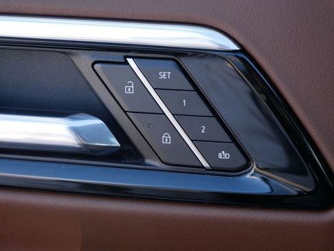 Certified 2025 Chevrolet Suburban High Country AWD/4WD image 24
