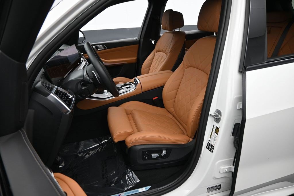 Used 2025 BMW X5 xDrive40i w/ M Sport Package AWD/4WD image 21