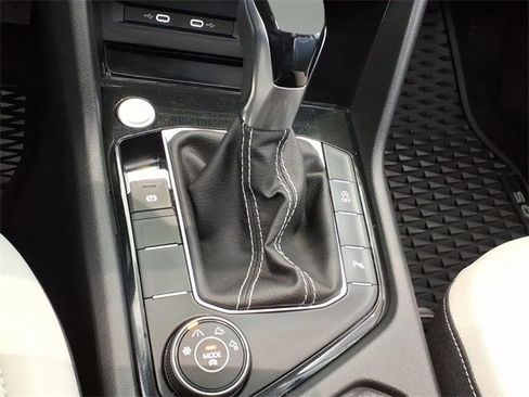 Used 2025 Volkswagen Taos SE w/ Panoramic Sunroof Package image 20