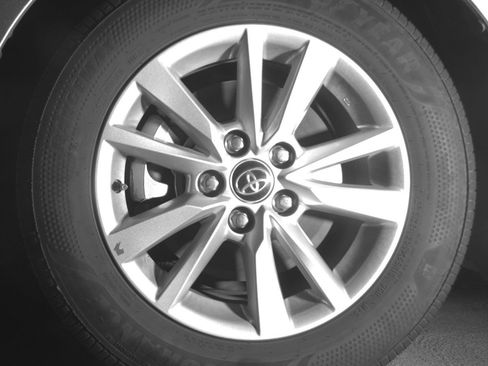 Used 2025 Toyota Camry LE image 12