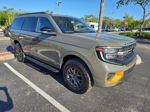 Used 2025 Ford Expedition Tremor image 2
