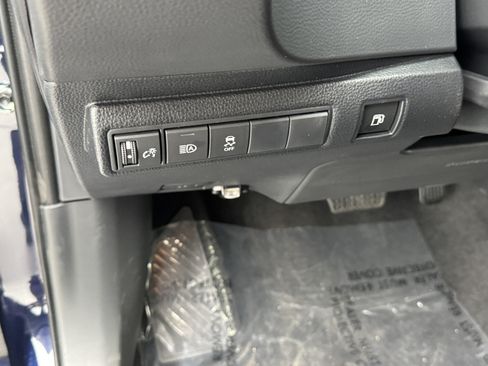 New 2026 Toyota Corolla SE w/ SE Premium Package FWD image 17