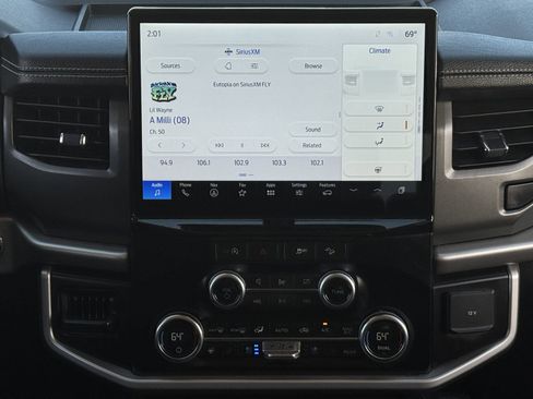 Used 2024 Ford Expedition XLT image 18